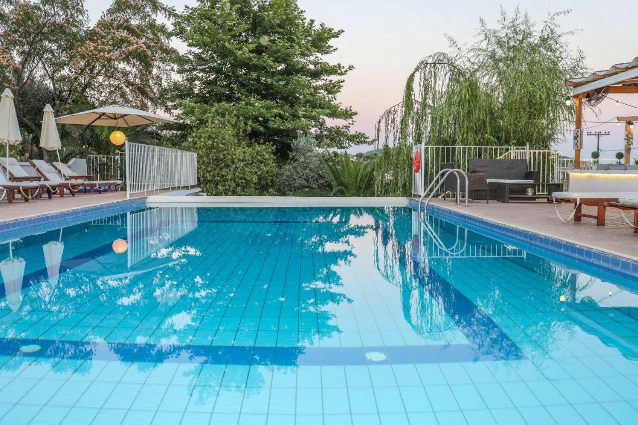 Zorbas Family House Hotel Troulos Exterior photo